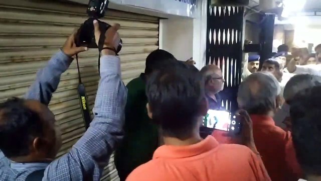 SURAT VIDEO NEWS : व्यापारियों का सब्र टूटा, फोस्टा ऑफिस पर लगा ताला, चाबी पुलिस को सौंपी