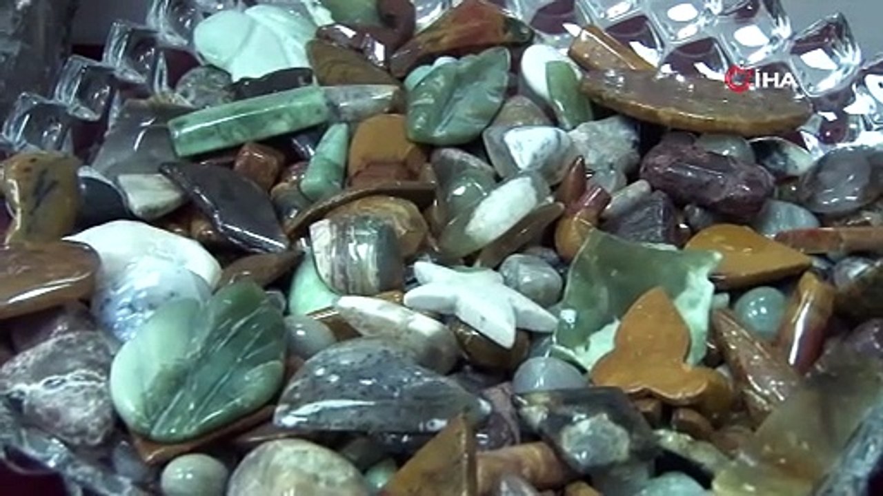 Yarı değerli taşlar Diyarbakır’da kadınların elinde şekilleniyor