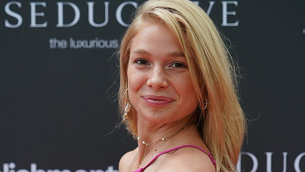 Lola Weippert begeistert „komplett ungeschminkt und ohne BH“