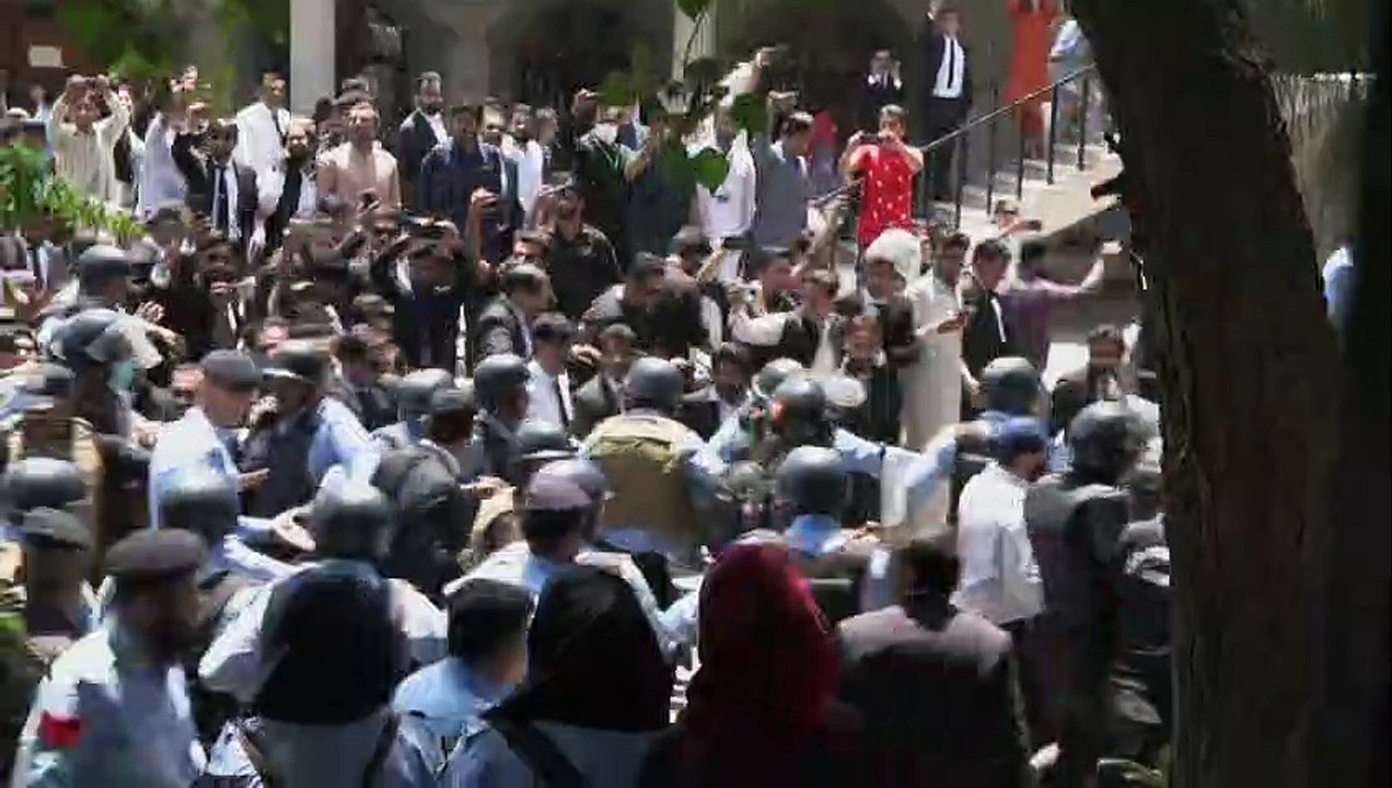 Pakistans Ex-Premier Khan kommt gegen Kaution vorerst frei