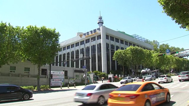 순찰차 들이받은 만취 운전자, 잡고 보니 지명수배범 / YTN