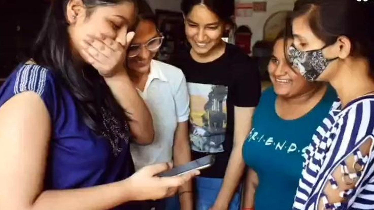 भोपाल: CBSE 10वीं-12वीं का रिजल्ट आउट, जानिए किसने मारी बाजी..