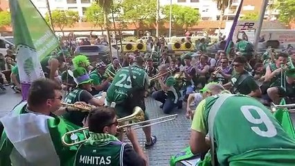 La fiesta de los aficionados del Unicaja antes del partido de la Final Four de la BCL