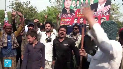 عمران خان يتهم سلطات بلاده بـ"خطفه" بعد إطلاق سراحه بكفالة