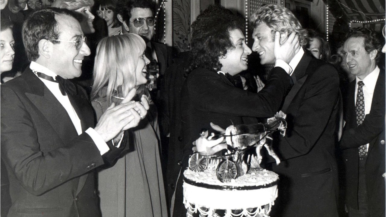 GALA VIDÉO - Michel Sardou : son enterrement de vie de jeune homme très agité avec Johnny Hallyday