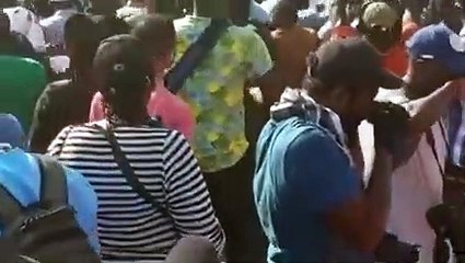 Place de la Nation : bousculade entre la sécurité des leaders de celle du F24