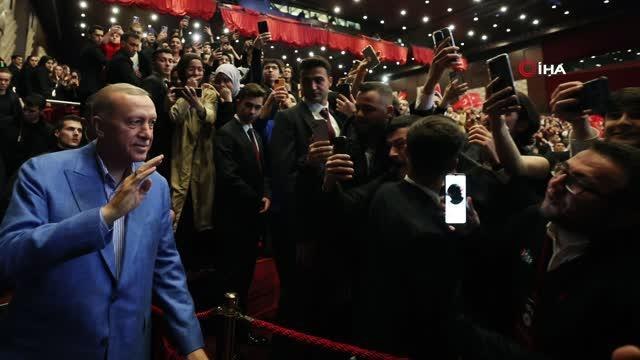 Cumhurbaşkanı Erdoğan, gençler ile bir araya geldi