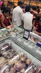 Em inauguração com promoções "relâmpago", Mix Mateus de Maranguape superlota e visitantes jogam carne para cima