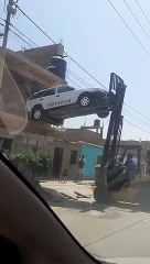 ¡Cuidado! Maniobra peligrosa en la vía 🚗