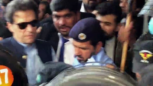 Ex primer ministro pakistaní Imran Khan, liberado bajo fianza