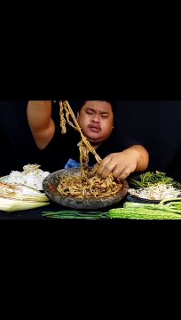 Mukbang 1 kg Spicy Beef Intestines, Raw Vegetables, Bean Sprouts, Bitter Gourd, Beans