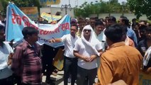 sand traders staged a sit-in khargone
