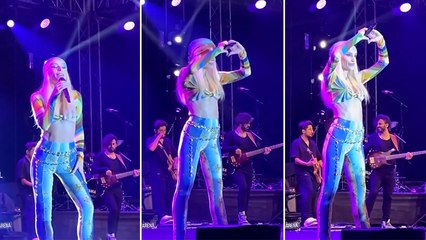 İzmir’de sahne alan Gülşen’den "Yurtta Aşk Cihanda Aşk" mesajı