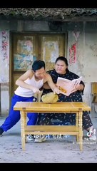 Funny  video  in swimming pool fat woman