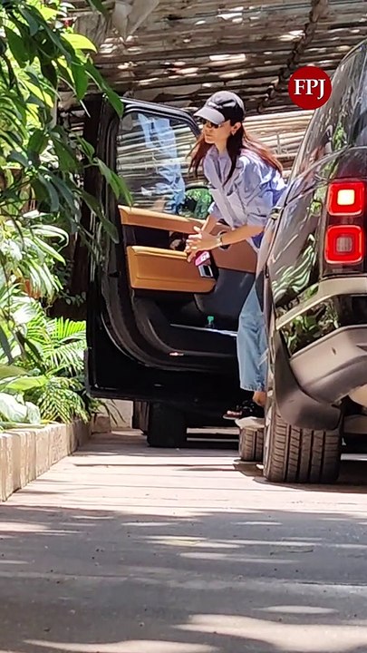 Anushka Sharma Spotted At Dubbing Studio in Juhu