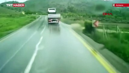 Ankara'da iki tır kafa kafaya çarpıştı