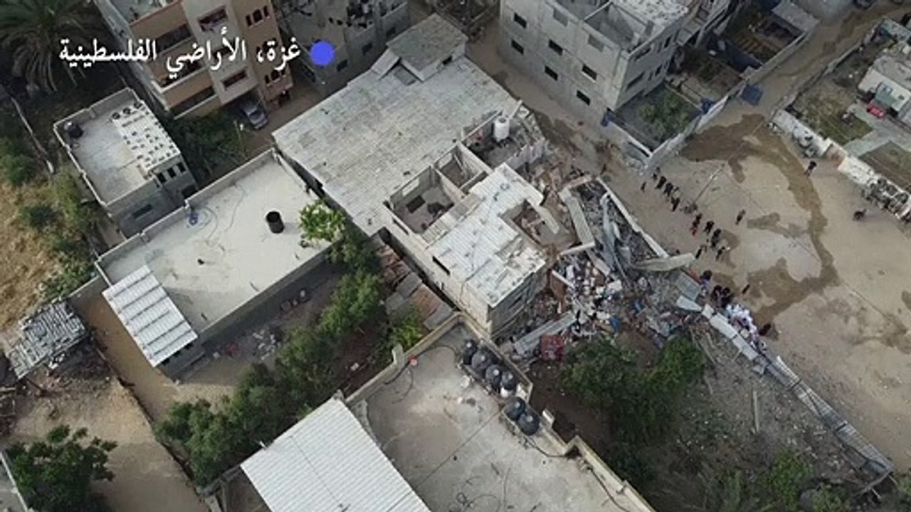 لقطات جوية تظهر الدمار الذي لحق بمنزل إثر القصف الإسرائيلي على غزة