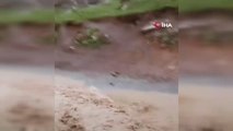Kayseri'de etkili olan sağanak yağış bazı bölgelerde sele neden oldu