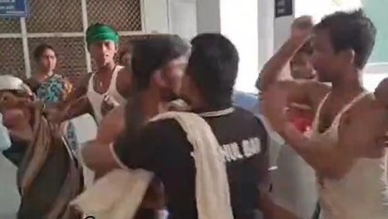 मुंगेर: रुपए लेनदेन के विवाद में दो पक्षों के बीच जमकर मारपीट, अस्पताल परिसर बना रणक्षेत्र