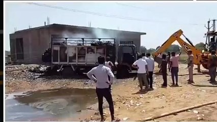 धौलपुरःहाइवे पर दौड़ते ट्रक में अचानक लगी आग,और फिर...