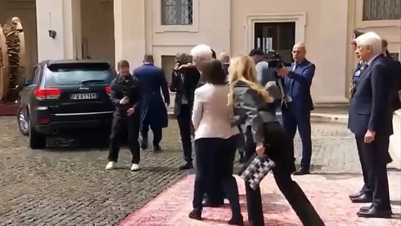 Ucraina, Zelensky al Quirinale ricevuto da Mattarella - Video