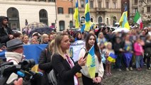 Zelensky a Roma, ucraini cantano 