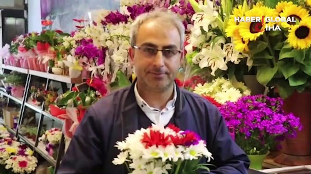 Anneler Günü seçimlere denk gelince çiçekçiler de slogan üretti