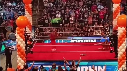 Asuka sprays Bianca Belair with green mist during WWE Smackdown 5/12/23
