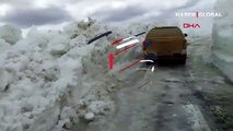 Mayıs ayında 2 adam boyu karla mücadele! Kalınlığı yer yer 4 metreye ulaşıyor