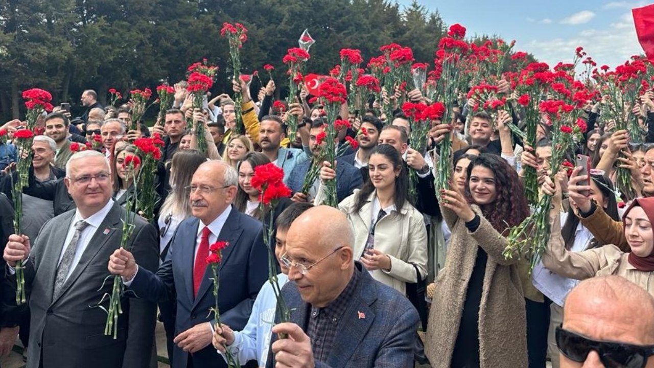 Kılıçdaroğlu, Anıtkabir’i ziyaret etti