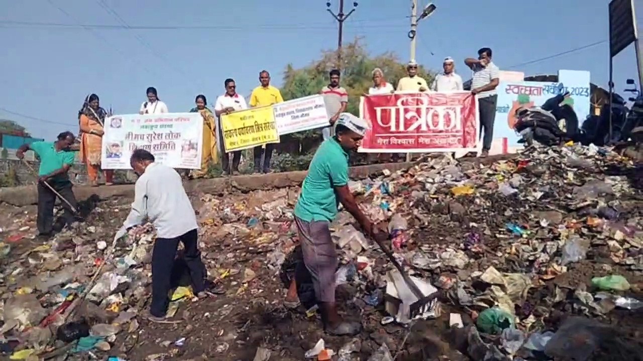 नीमच में दुर्गंध और गंदगी से अटे पड़े नाले में...