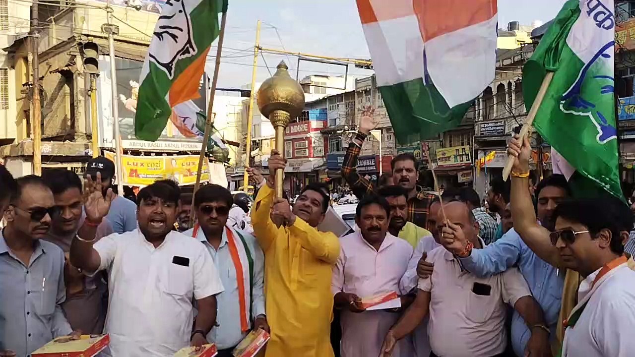 कर्नाटक जीत पर कांग्रेसियों ने जश्न मनाया