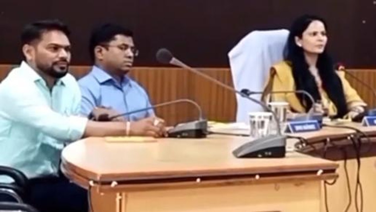 मंडला: सड़क निर्माण कार्य की हुई समीक्षा, कलेक्टर ने दिए बड़े निर्देश
