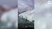 Des dizaines de pingouins plongent du haut d'un iceberg... Mieux que le parc Astérix