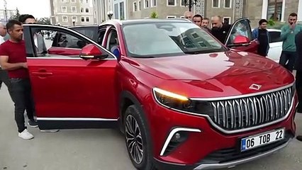 Adıyaman'da yıkıntılar arasında TOGG şovu