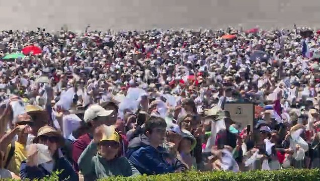 Crowds come out for last day of annual pilgrimage to the Catholic shrine of Fatima
