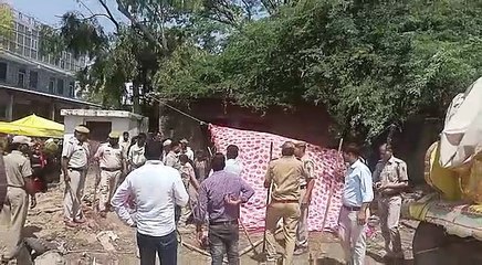 घोड़ा-बग्घी चालकों ने निर्माण का किया विरोध, पुलिस ने खदेड़ा