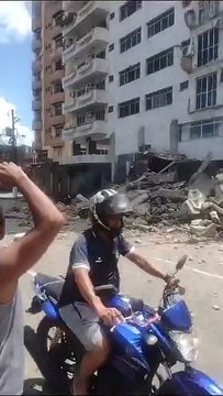 Sacadas de prédio residencial desabam em Belém; veja imagens