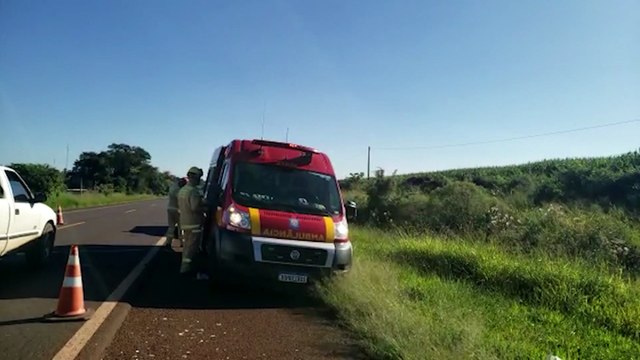 Mulher sofre fratura exposta após acidente de moto na BR-369