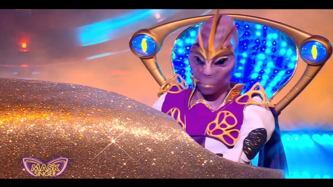 Mask Singer découvrez qui se cachait sous le costume de l'Alien - Vidéo ...