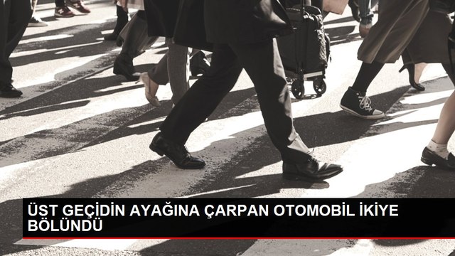 ÜST GEÇİDİN AYAĞINA ÇARPAN OTOMOBİL İKİYE BÖLÜNDÜ