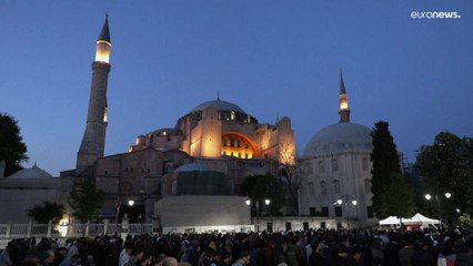 إردوغان يصلي في آيا صوفيا عشية الانتخابات الرئاسية