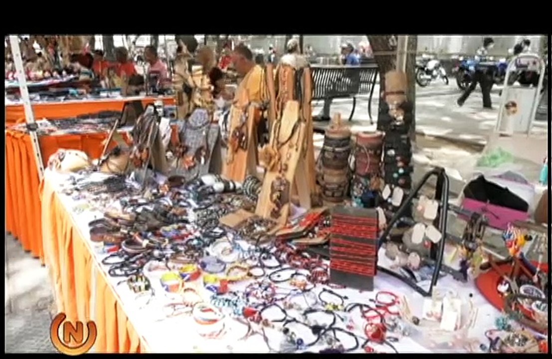 Comerciantes de Caracas ofrecen una variedad de productos para obsequiar en el Día de las Madres