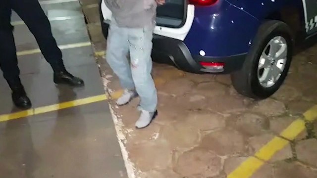 Em moto sem placa, homem empreende fuga mas é detido pela GM