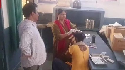 बिजनौर: दंपति ने दबंगों पर घर में घुसकर मारपीट करने का लगाया आरोप