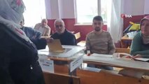 Adilcevaz'da oy verme işlemi başladı