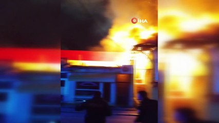 YÜKSELEN ALEVLER GECEYİ AYDINLATTI