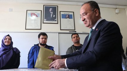 Bakan Bozdağ, oyunu kullandı