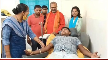 नवादा: ब्लड बैंक में रक्त की कमी को देखते हुए आगे आये युवा, रक्तदान कर दिया यह संदेश