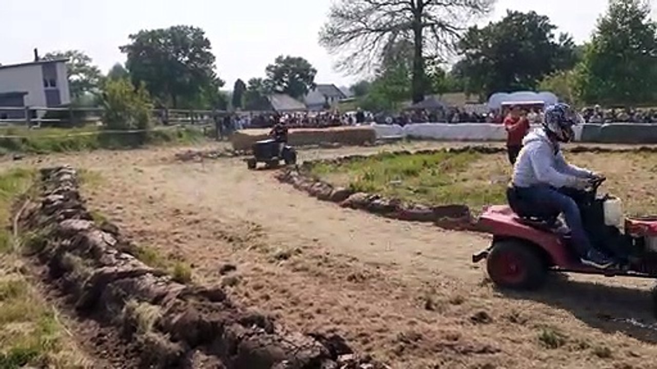 Fleurigné tracteurs-tondeuses